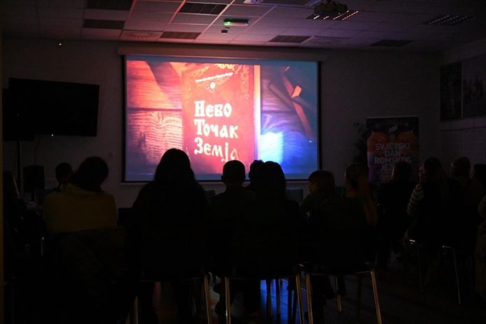 Nebo, kotač, zemlja film,